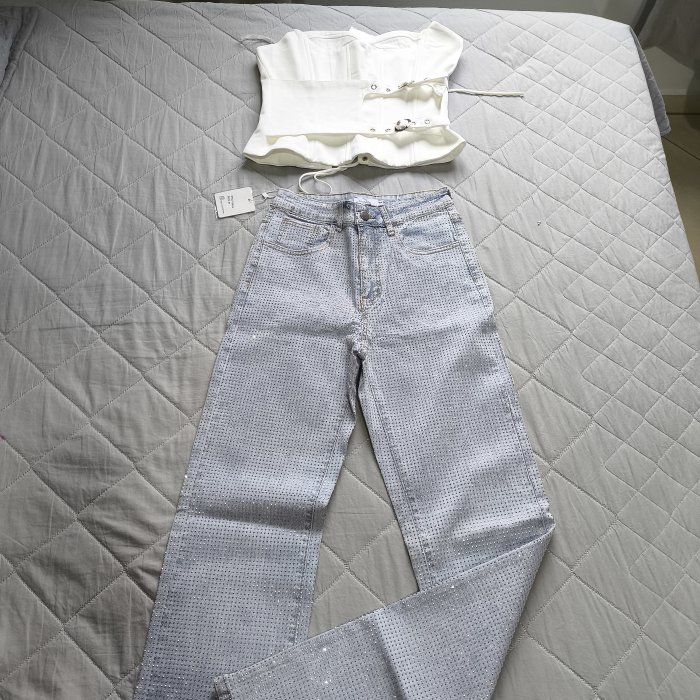 Look Completo Corselet Tomara que Caia e Calça com Strass TAM P